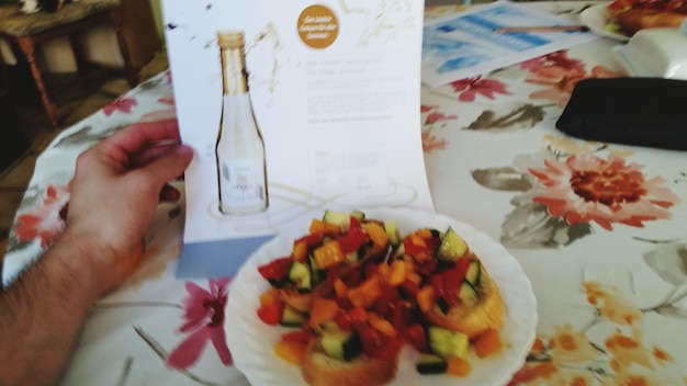 Mesa con platos de muestra